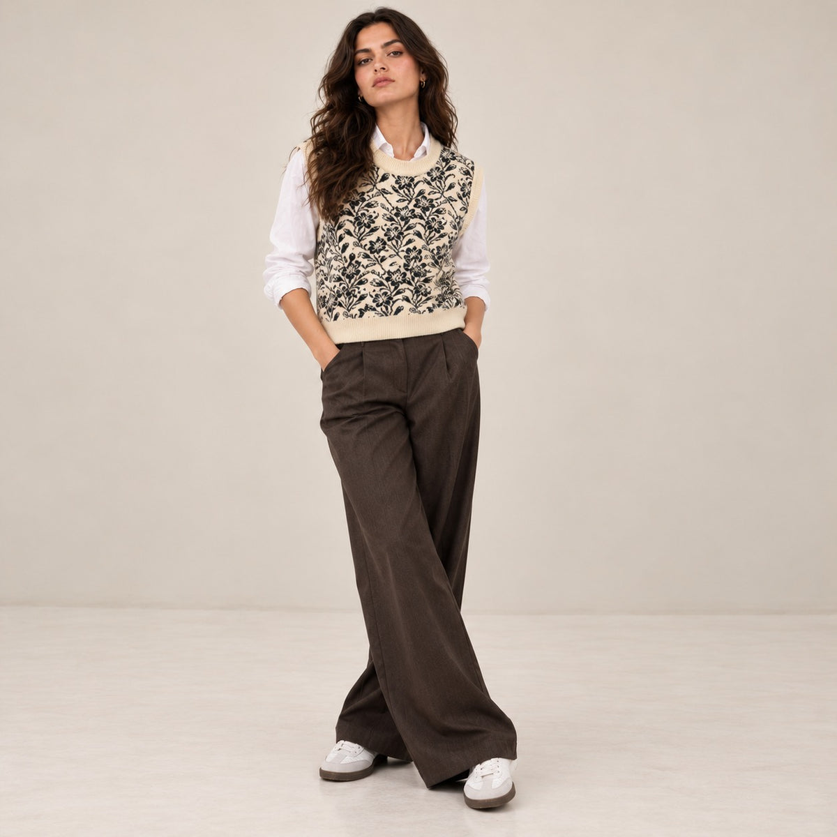 Women's Sleeveless Round-Neck Printed Sweater